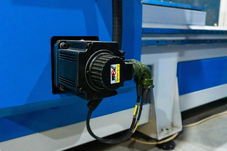 Фрезерный станок с ЧПУ DIRTEC 1325B4L (4 оси, автосмена)