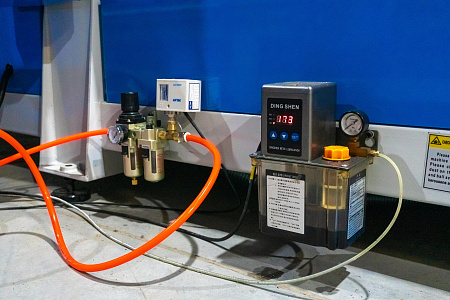 Фрезерный станок с ЧПУ DIRTEC 1325B4L (4 оси, автосмена)